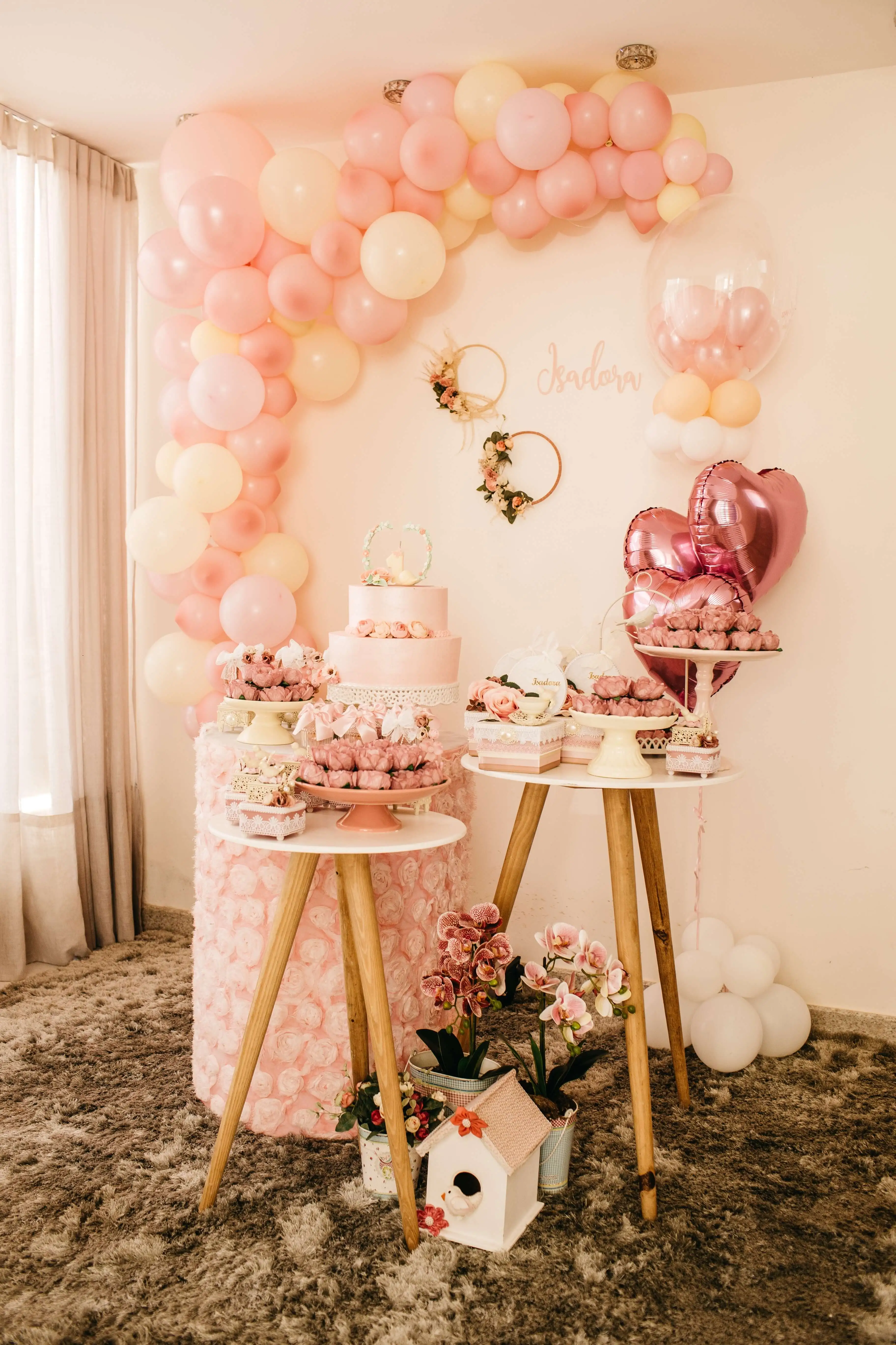 wedding arrange balloons with cake and decoration